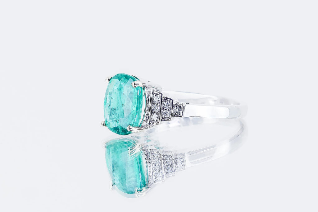 Bague_Emeraude_vert_bleuatre_Legende_scintillante