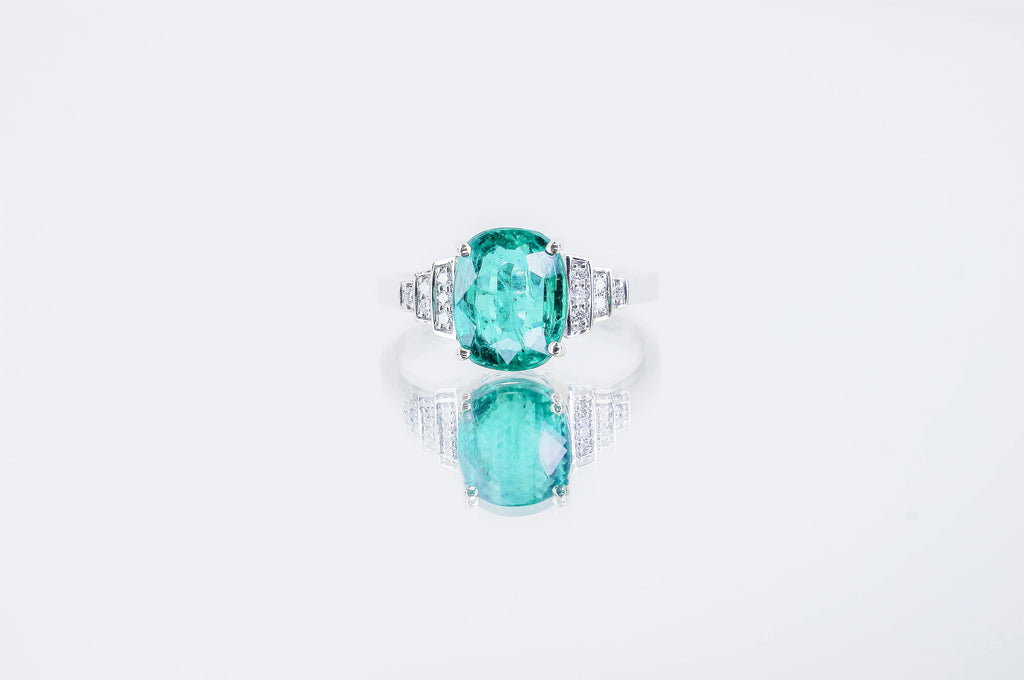 Bague_Emeraude_vert_bleuatre_Legende_scintillante