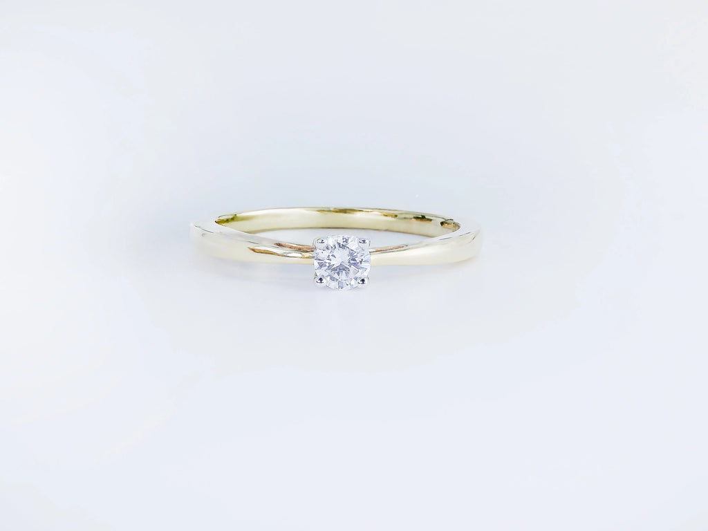 Bague Solitaire Rond en Or – Élégance Intemporelle