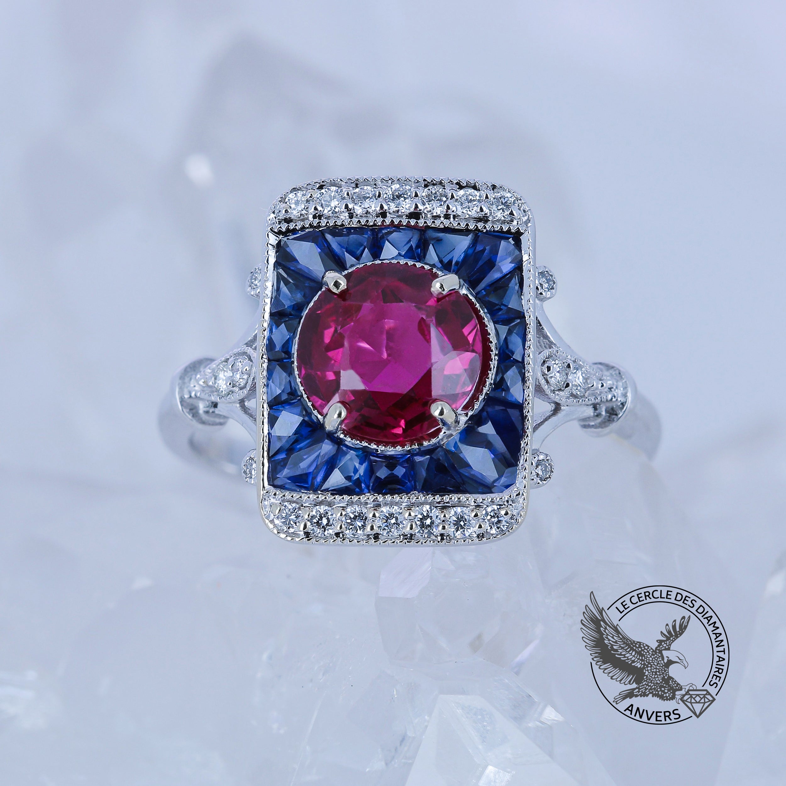 Bague en Or Blanc avec Spinelle Rouge Saphirs et Diamants Franc Jeu