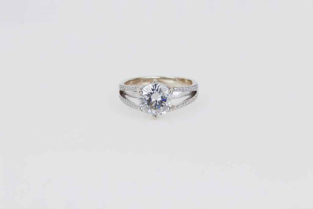 Bague_en_diamant_blanc_Ariane